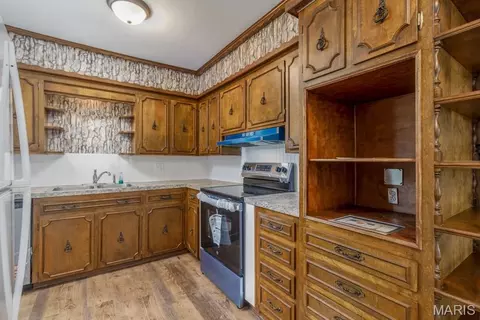 Kitchen - 1122 Beverly Dr, Lebanon, MO 65536 photo 1 of 3