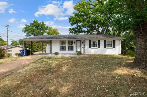 920 Tempo Dr, Saint Louis, MO 63146