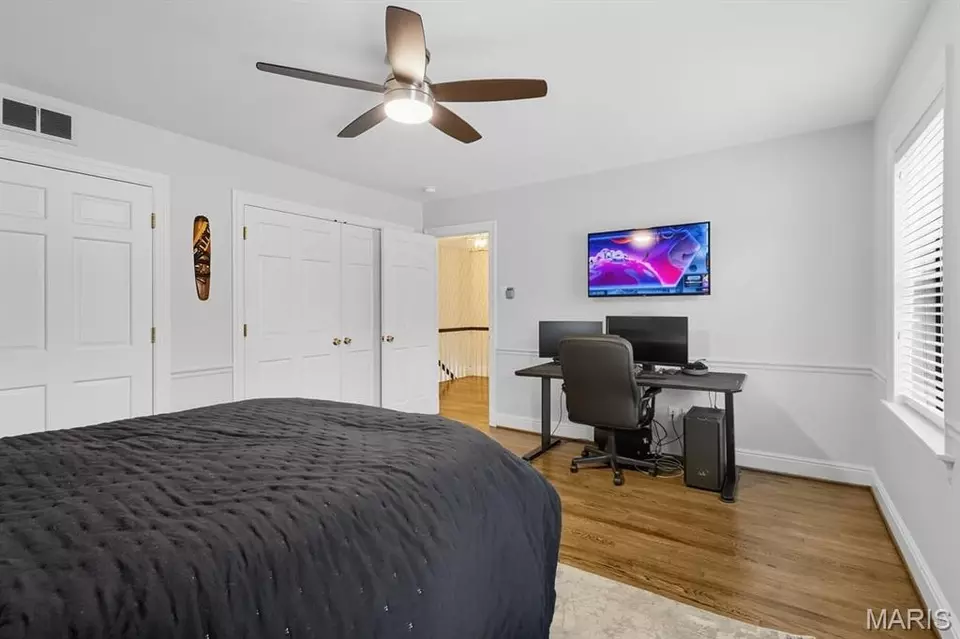 Bedroom - 50 Lake Forest Dr, Richmond Heights, MO 63117 photo 6 of 8