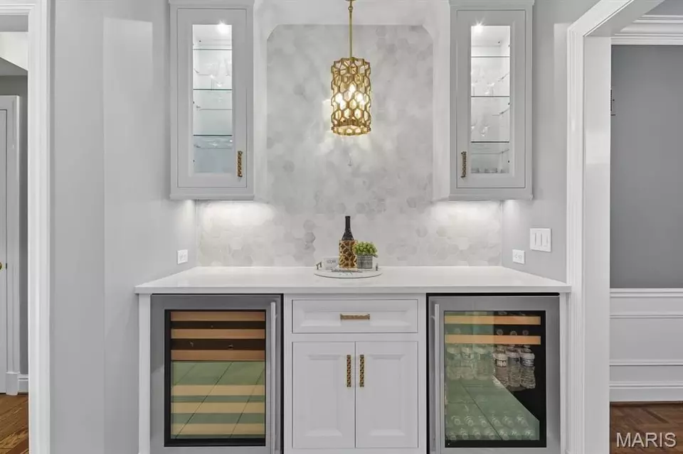 Kitchen - 50 Lake Forest Dr, Richmond Heights, MO 63117 photo 2 of 5