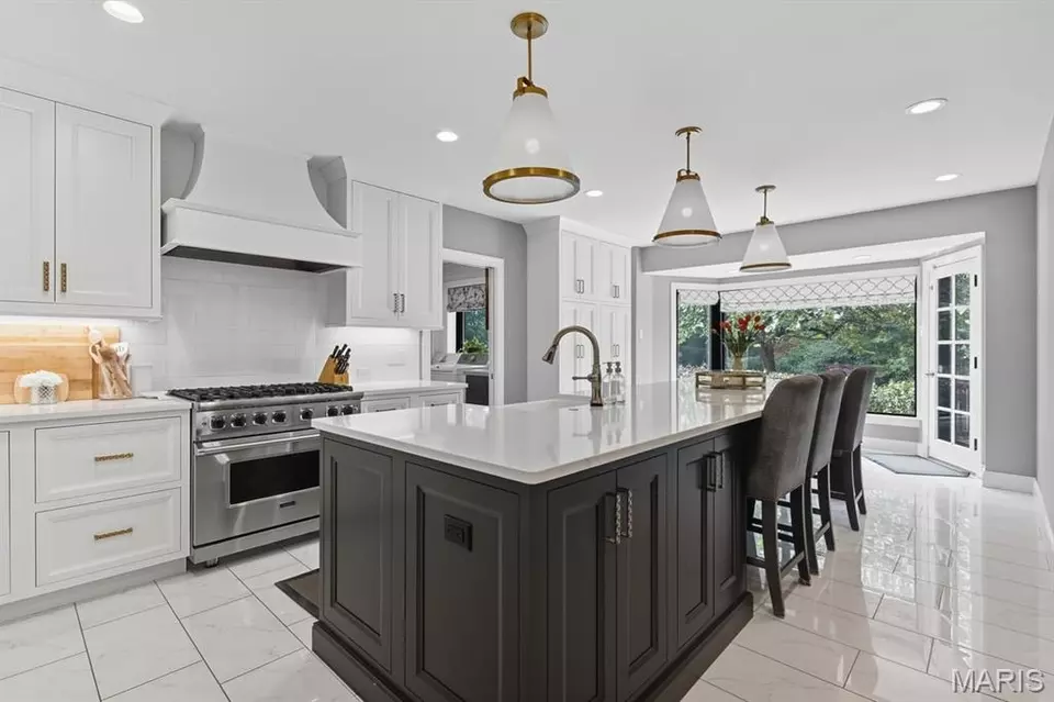 Kitchen - 50 Lake Forest Dr, Richmond Heights, MO 63117 photo 3 of 5