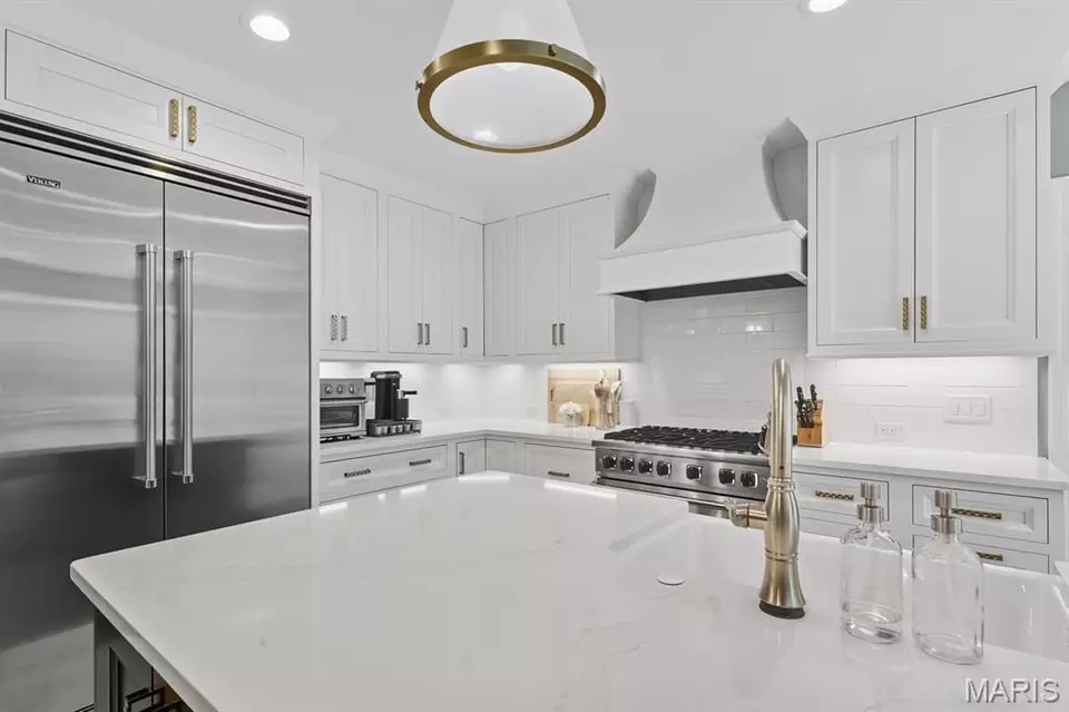 Kitchen - 50 Lake Forest Dr, Richmond Heights, MO 63117 photo 4 of 5