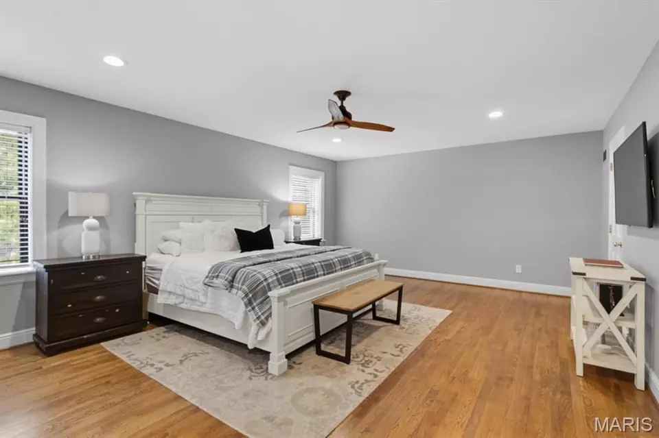 Bedroom - 50 Lake Forest Dr, Richmond Heights, MO 63117 photo 2 of 8