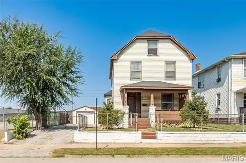 1911 Benton St, Granite City, IL 62040