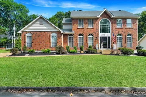 216 Townsend St, Creve Coeur, MO 63141