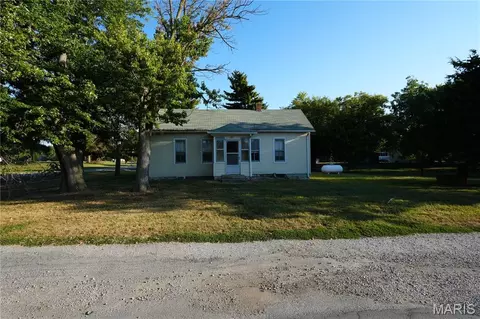 101 E Oglesby St, Mount Olive, IL 62069