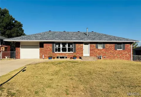 2609 Mariana Dr, Godfrey, IL 62035