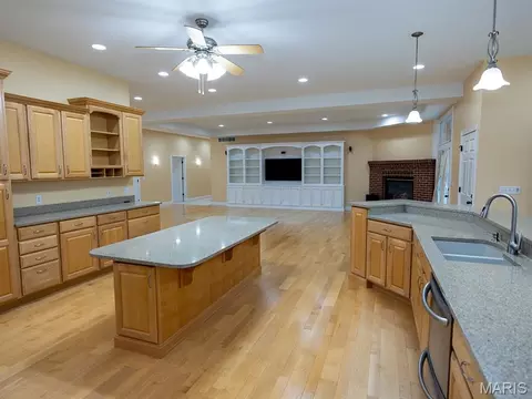 Kitchen - 171 Rolling Mdws, Hannibal, MO 63401 photo 8 of 8