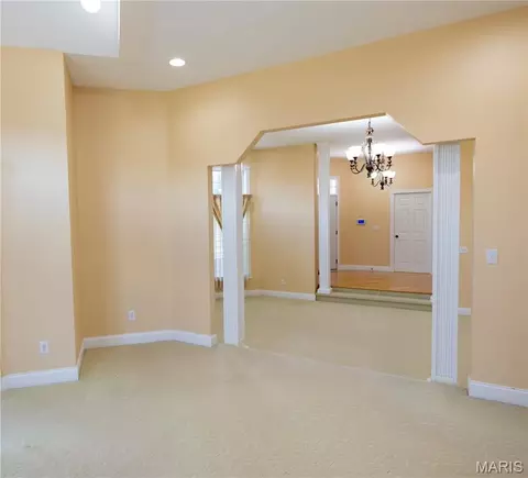 Living - 171 Rolling Mdws, Hannibal, MO 63401 photo 5 of 10