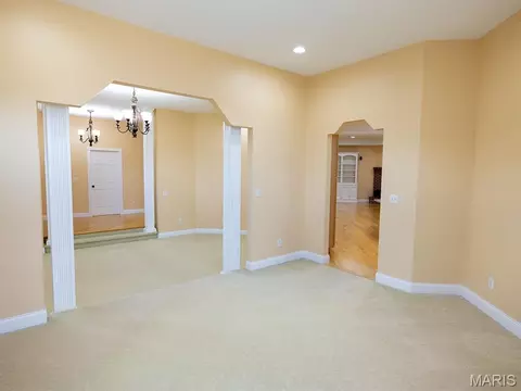 Living - 171 Rolling Mdws, Hannibal, MO 63401 photo 6 of 10