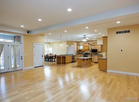 Living - 171 Rolling Mdws, Hannibal, MO 63401 photo 3 of 10