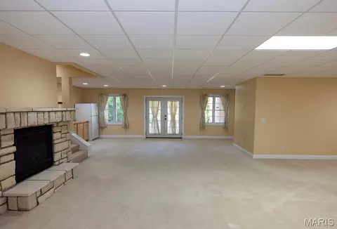 Living - 171 Rolling Mdws, Hannibal, MO 63401 photo 8 of 10