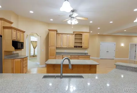 Kitchen - 171 Rolling Mdws, Hannibal, MO 63401 photo 7 of 8