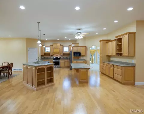 Kitchen - 171 Rolling Mdws, Hannibal, MO 63401 photo 6 of 8