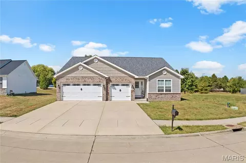 3422 Chippewa Dr, Belleville, IL 62221