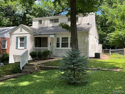 9721 Greenwood Ter, Rock Hill, MO 63119