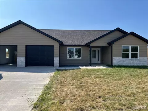 432 Honeysuckle Dr, Hannibal, MO 63401