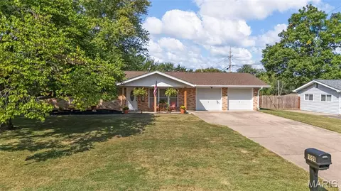 1705 Cap Au Gris Dr, Saint Peters, MO 63376