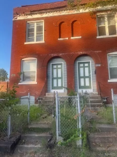 4027 Palm St, Saint Louis, MO 63107