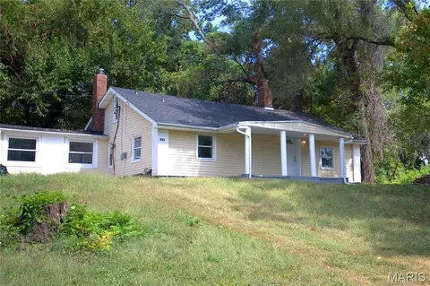 441 Bluff Dr, Riverview, MO 63137