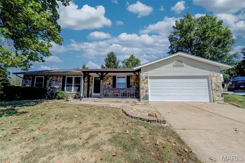 632 Weeping Willow Dr, Saint Charles, MO 63303