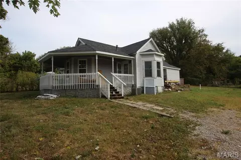 316 N Oak St, Irondale, MO 63648