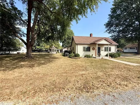 301 W 3rd North St, Mount Olive, IL 62069