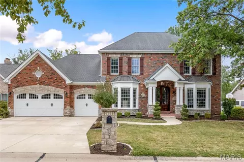 38 Baxter Ln, Chesterfield, MO 63017