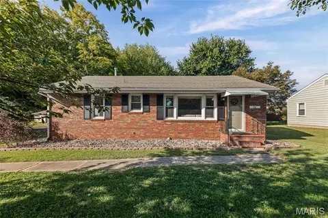 196 W Airline Dr, East Alton, IL 62024