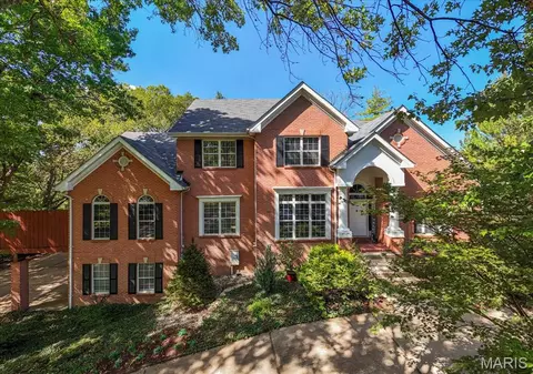 1010 Station Bend Ln, Kirkwood, MO 63122