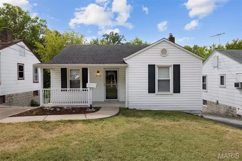 9922 Carlyle Ave, Overland, MO 63114