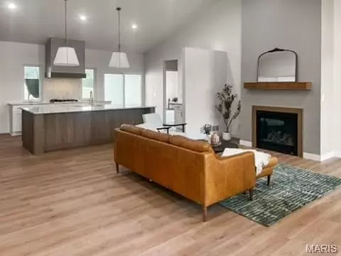 Living - 679 Jonathan Rd, Hannibal, MO 63401 photo 1 of 2