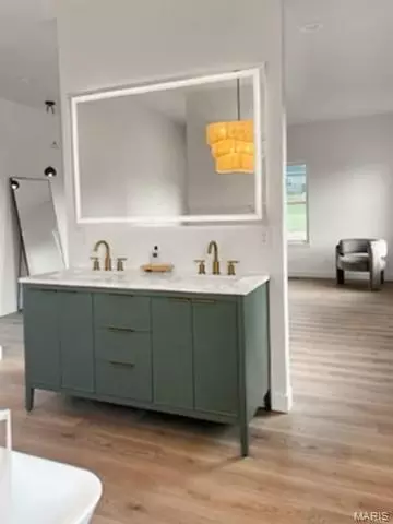 Bath - 679 Jonathan Rd, Hannibal, MO 63401 photo 3 of 10