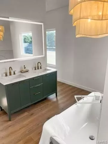 Bath - 679 Jonathan Rd, Hannibal, MO 63401 photo 6 of 10