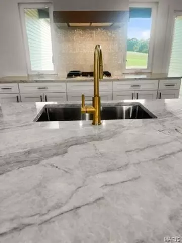 Kitchen - 679 Jonathan Rd, Hannibal, MO 63401 photo 7 of 10