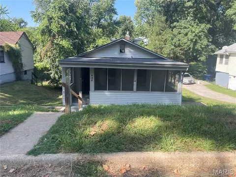 435 Adrian Dr, Saint Louis, MO 63137