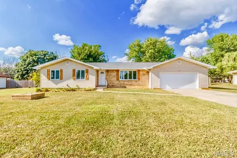 257 Parkway Ave, Lebanon, MO 65536
