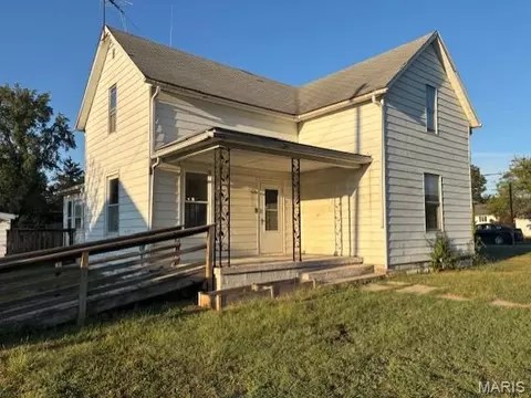 413 E Lafayette St, Staunton, IL 62088