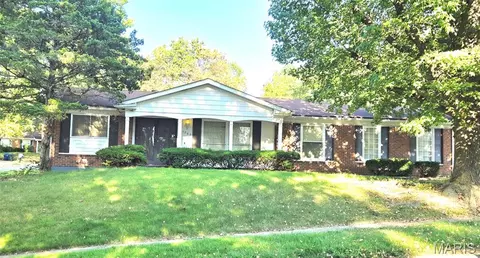11760 Sheffield Dr, Florissant, MO 63033