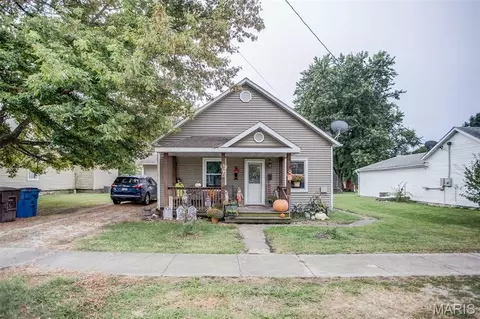 309 Pine St, Carrollton, IL 62016