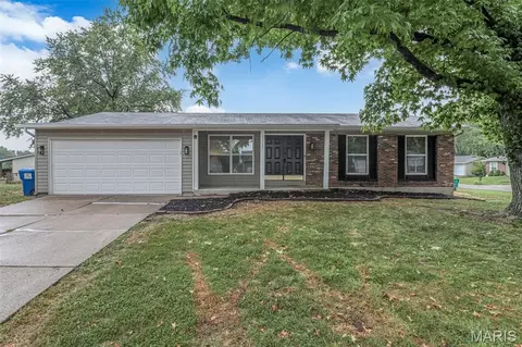 11757 Vizcuya Ct, Florissant, MO 63033