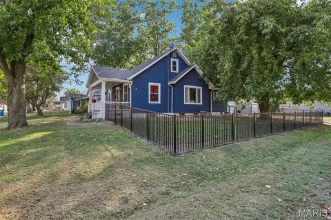 203 S Walnut St, Trenton, IL 62293