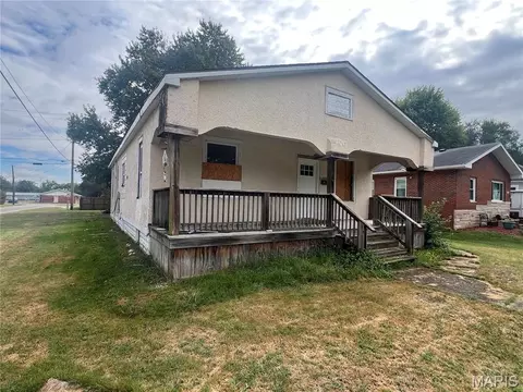 410 N 7th St, Benld, IL 62009