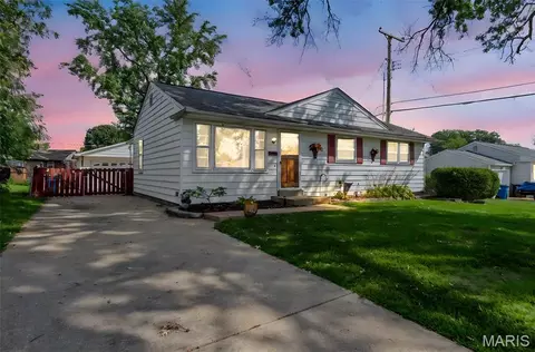 10835 Mallory Dr, Saint Louis, MO 63123