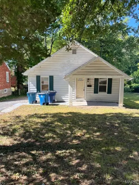 141 S Barat Ave, Saint Louis, MO 63135
