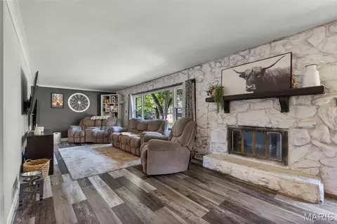 515 E Beech St, Scott City, MO 63780