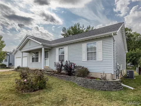 1129 Danielle Elizabeth Ct, O'fallon, MO 63366