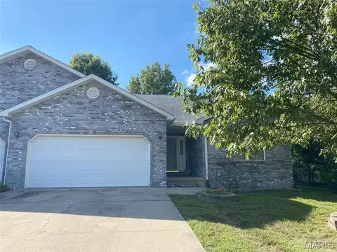 503 N Creek Xing, Trenton, IL 62293