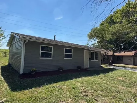 92 W Adams Dr, Cahokia, IL 62206