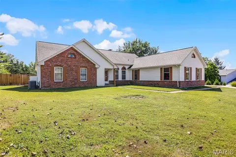 15300 Grantley Dr, Chesterfield, MO 63017